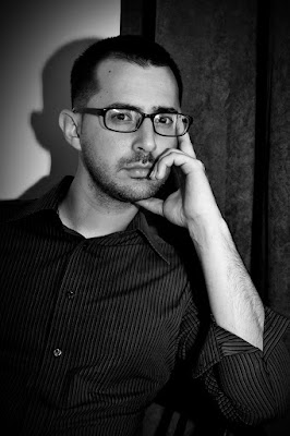 EMILIO L. HERRERA VILLA: “La literatura es un dios antiguo y poderoso que, a cambio de su favor, reclama para sí el mayor de los sacrificios: tu vida”.